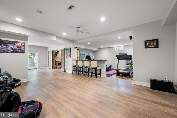 Fitness Equipment, Interior, Recessed Lighting, Wood Texture Flooring