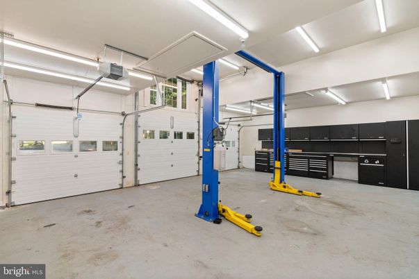 Garage, Interior
