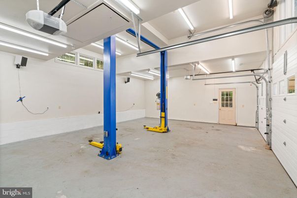 Garage, Interior