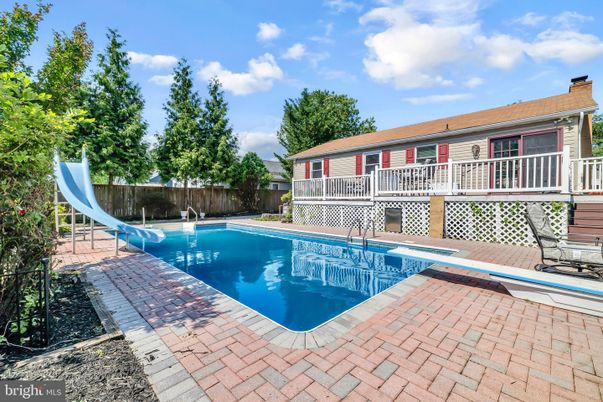 Exterior, Playground, Pool
