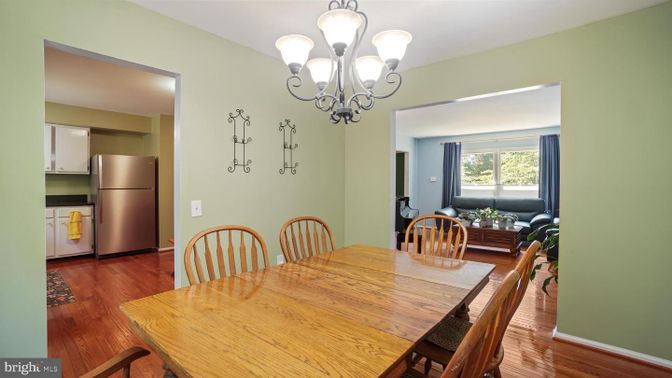 Chandelier, Dining room, Interior, Kitchen, Wood Texture Flooring