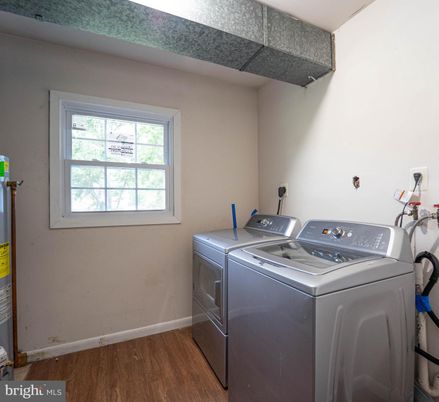 Interior, Washer, Wood Texture Flooring