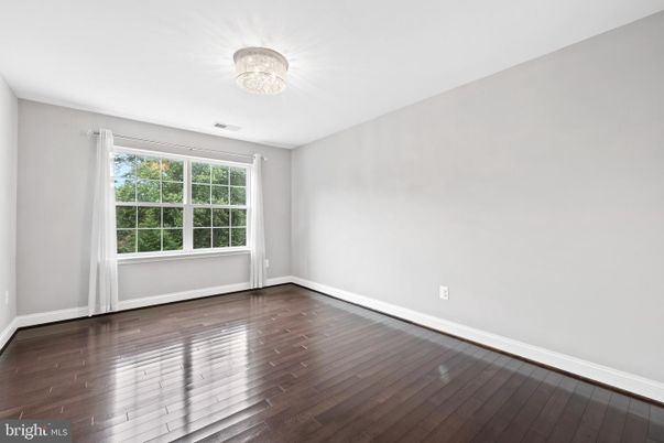Chandelier, Empty room, Interior, Wood Texture Flooring