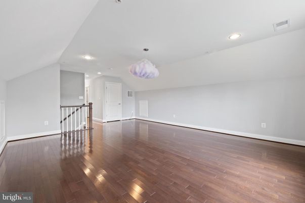 Empty room, Interior, Pendant Lights, Recessed Lighting, Wood Texture Flooring