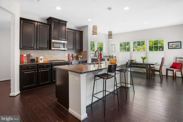 Dining room, Interior, Kitchen, Pendant Lights, Recessed Lighting, Wood Texture Flooring