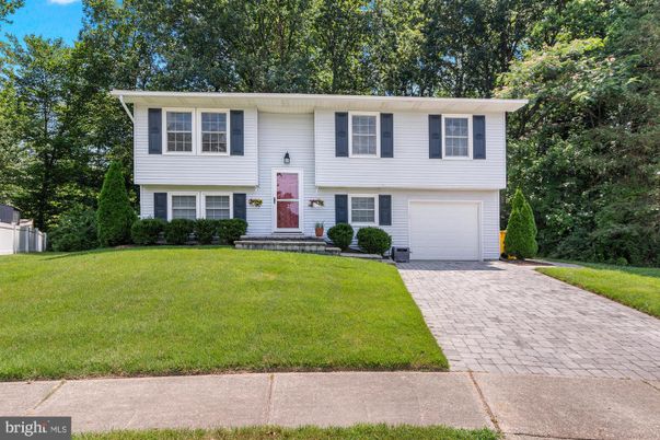 Attached, Exterior, Facade, Raised Ranch