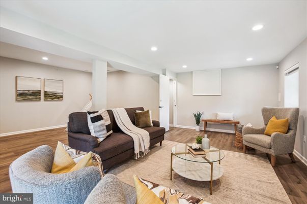 Interior, Living room, Recessed Lighting, Wood Texture Flooring