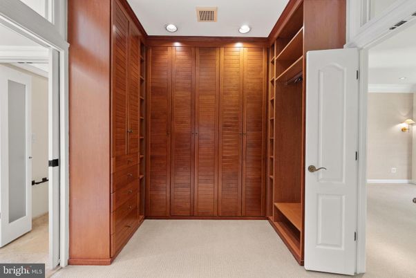Empty room, Interior, Recessed Lighting, Wooden Walls