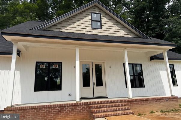 Exterior, Facade, None