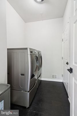 Interior, Washer, Wood Texture Flooring