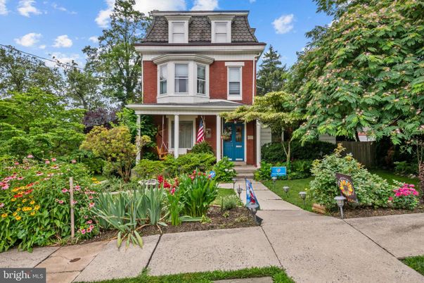 Exterior, Facade, American Foursquare