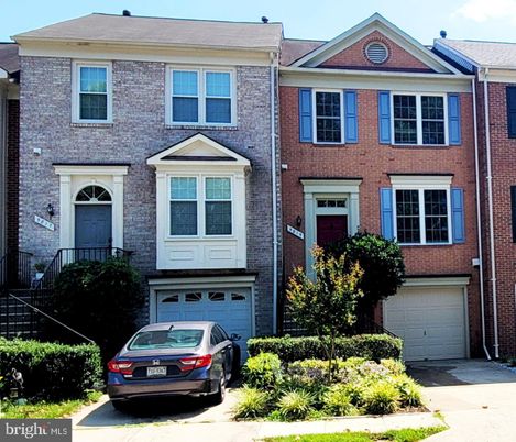 Attached, Exterior, Facade, Brick Facade, Rowhouse