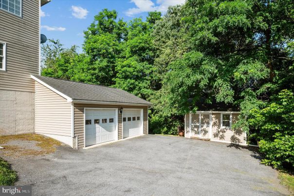 Detached Garage, Exterior