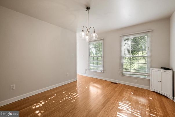 Empty room, Interior, Pendant Lights, Wood Texture Flooring