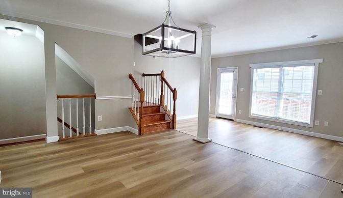 Interior, Pendant Lights, Wood Texture Flooring