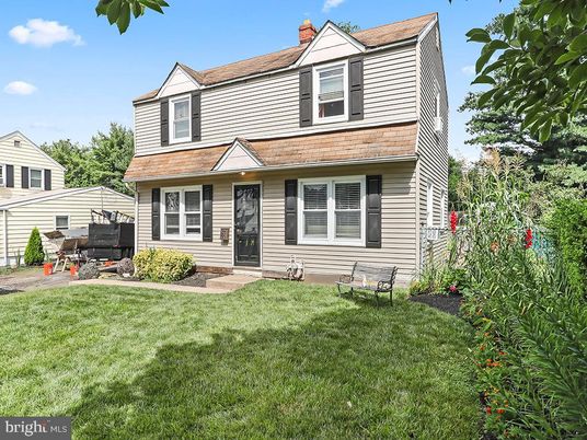 Backyard, Exterior, Facade, Cape Cod