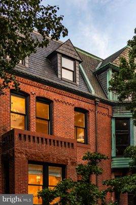 Exterior, Facade, Brick Facade, Rowhouse