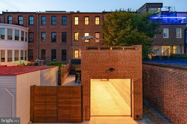 Exterior, Facade, Brick Facade, Rowhouse