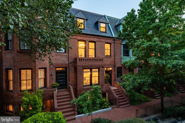 Exterior, Facade, Brick Facade, Rowhouse