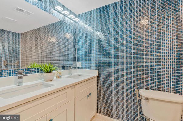 Bathroom, Dual Sink Vanities, Interior