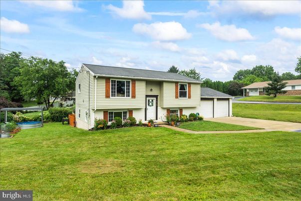 Attached, Backyard, Exterior, Facade, Raised Ranch