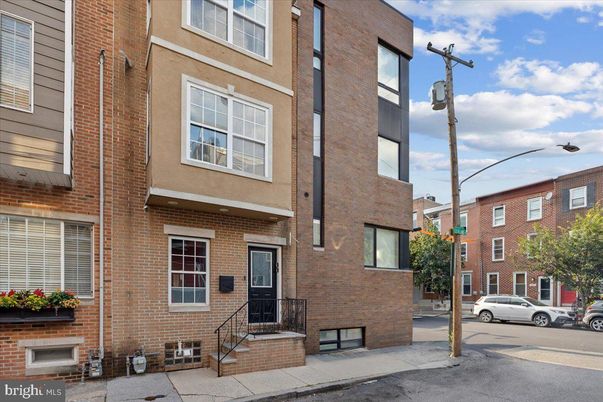 Exterior, Facade, Brick Facade, Rowhouse