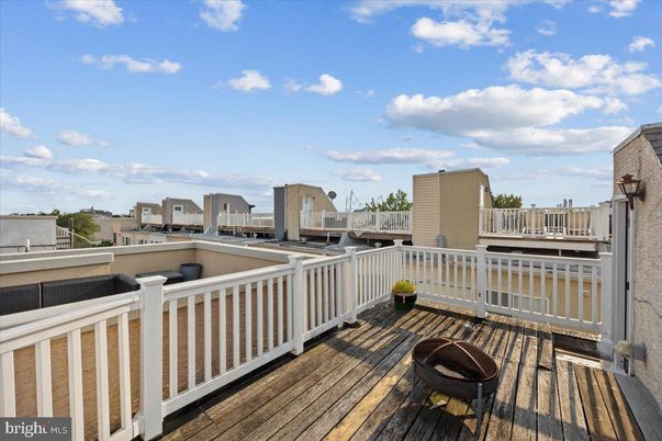 Exterior, Wood Texture Flooring
