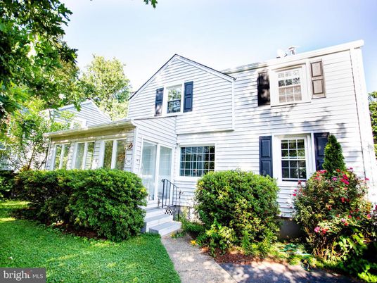 Exterior, Facade, Farmhouse