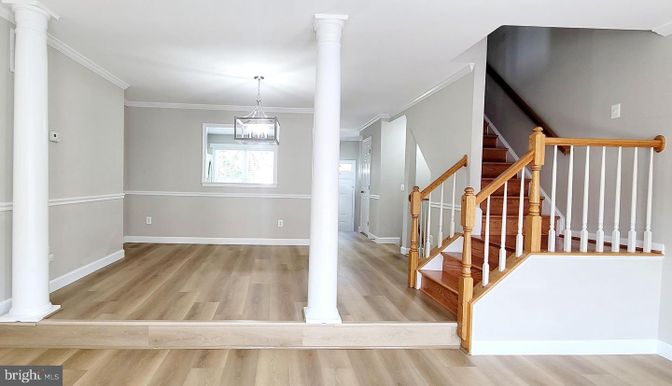 Interior, Pendant Lights, Wood Texture Flooring