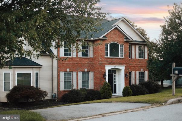 Exterior, Facade, Brick Facade, Georgian