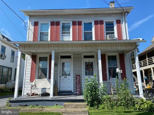 Exterior, Facade, American Foursquare