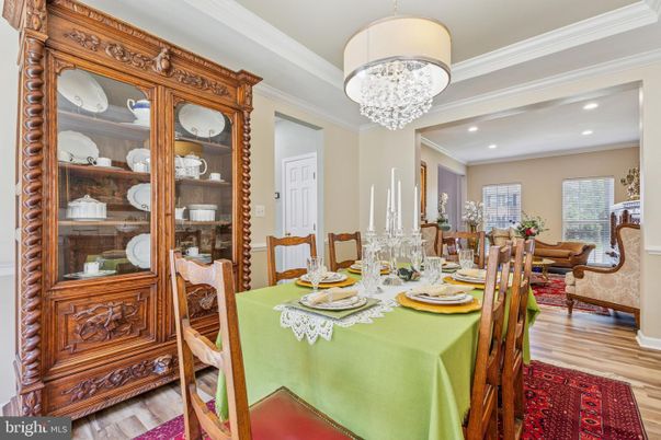 Chandelier, Dining room, Interior, Recessed Lighting, Wood Texture Flooring