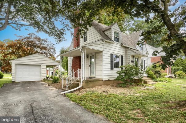 Detached Garage, Exterior, Facade, Brick Facade, Cape Cod