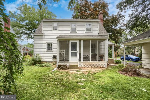Backyard, Exterior, Facade, Queen Anne Victorian