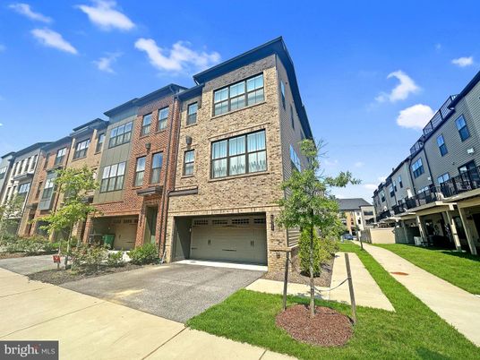 Attached, Exterior, Facade, Brick Facade, Rowhouse