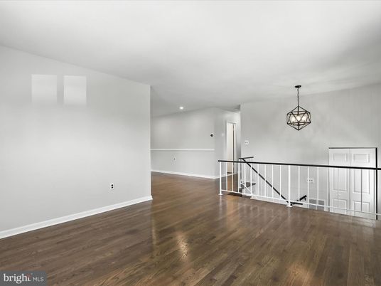 Empty room, Interior, Pendant Lights, Recessed Lighting, Wood Texture Flooring