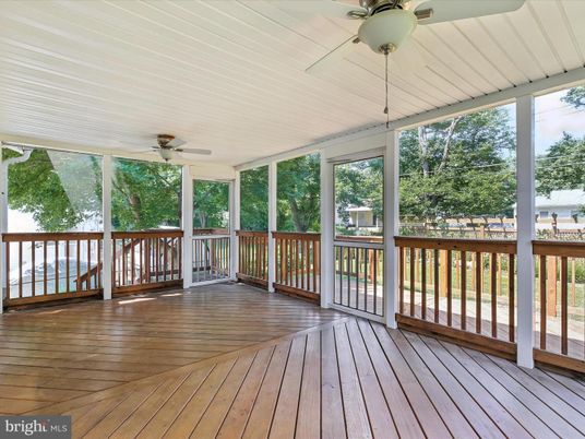 Interior, Sun Room, Water, Wood Texture Flooring