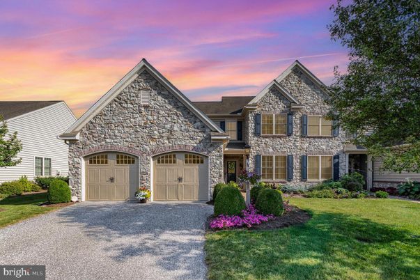 Attached, Exterior, Facade, Brick Traditional