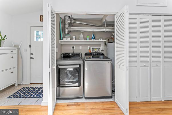 Interior, Utility Closets, Washer, Wood Texture Flooring