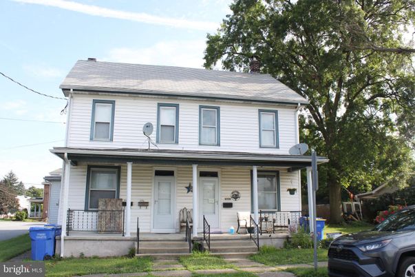 Exterior, Facade, American Foursquare