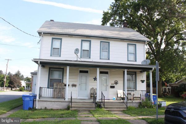 Exterior, Facade, American Foursquare