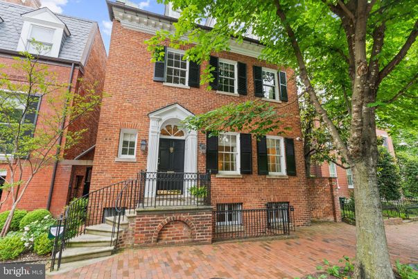Exterior, Facade, Brick Facade, Rowhouse