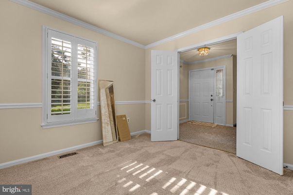 Empty room, Interior
