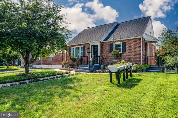 Backyard, Exterior, Facade, Brick Facade, Cape Cod