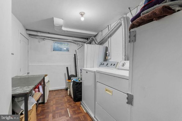 Interior, Washer, Wood Texture Flooring