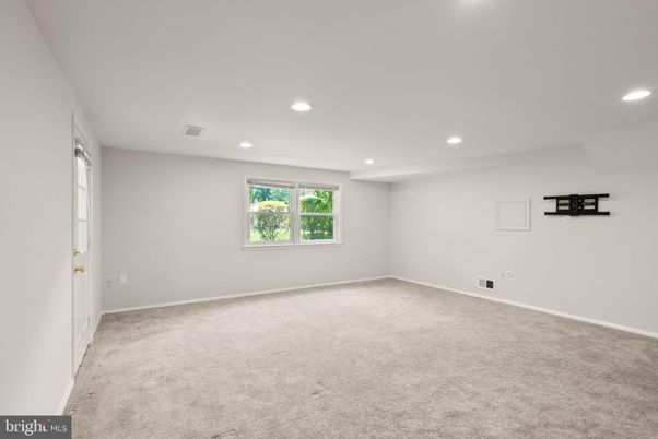 Empty room, Interior, Recessed Lighting