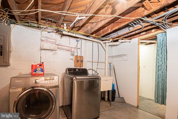 Interior, Washer, Wooden Beams, Wooden Ceilings