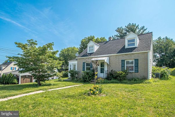 Backyard, Exterior, Facade, Brick Facade, Cape Cod