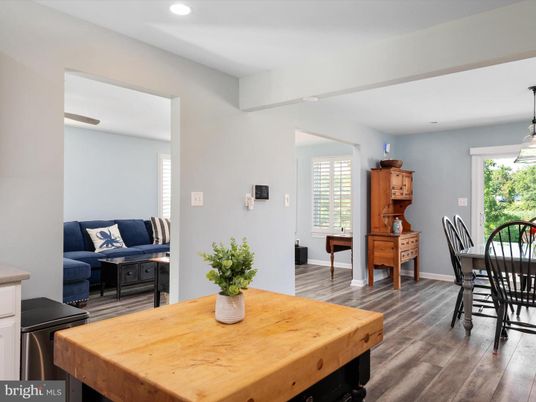 Dining room, Interior, Living room, Pendant Lights, Recessed Lighting, Wood Texture Flooring