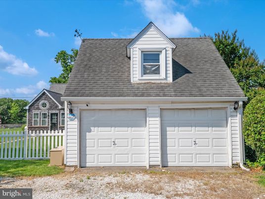 Attached, Exterior, Facade, Cape Cod